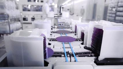 天津市委常委、常務副市長、市政府黨組副書記劉桂平一行蒞臨中環(huán)半導體參觀調(diào)研